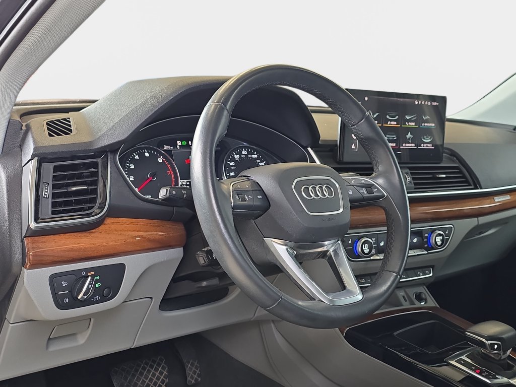 Used 2023 Audi Q5 2.0T Premium w/ Convenience Package AWD/4WD image 17