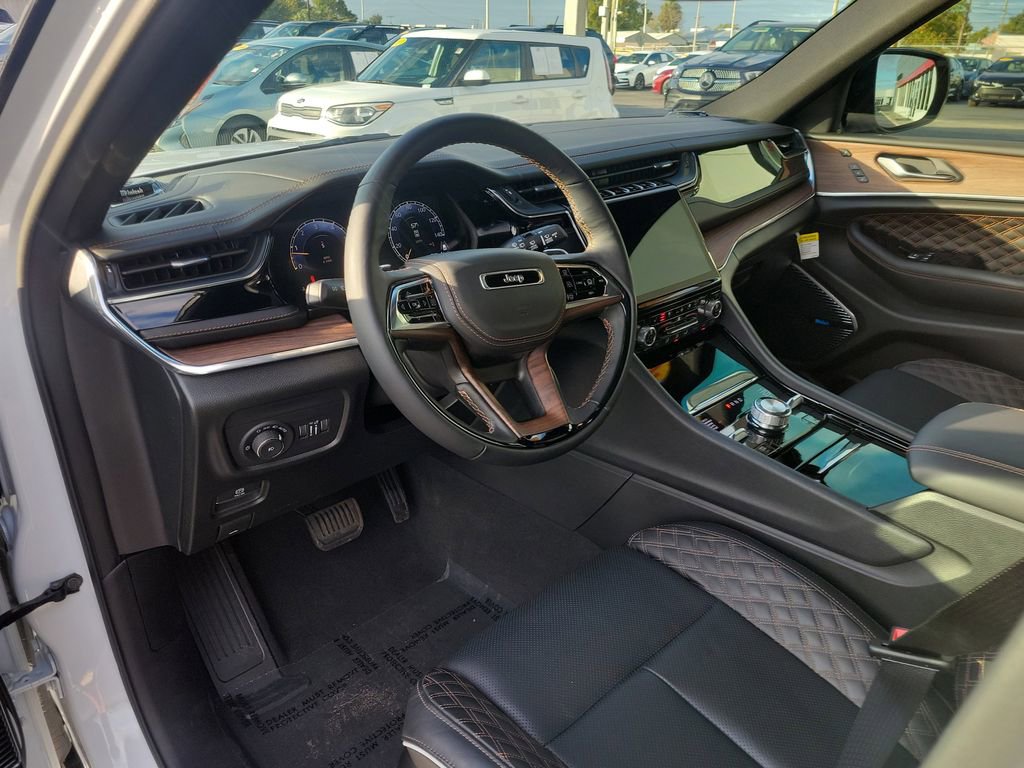 Used 2025 Jeep Grand Cherokee Summit w/ Obsidian Package image 19