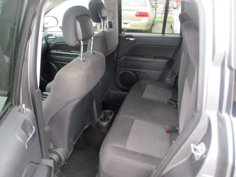Used 2012 Jeep Compass Latitude FWD image 9