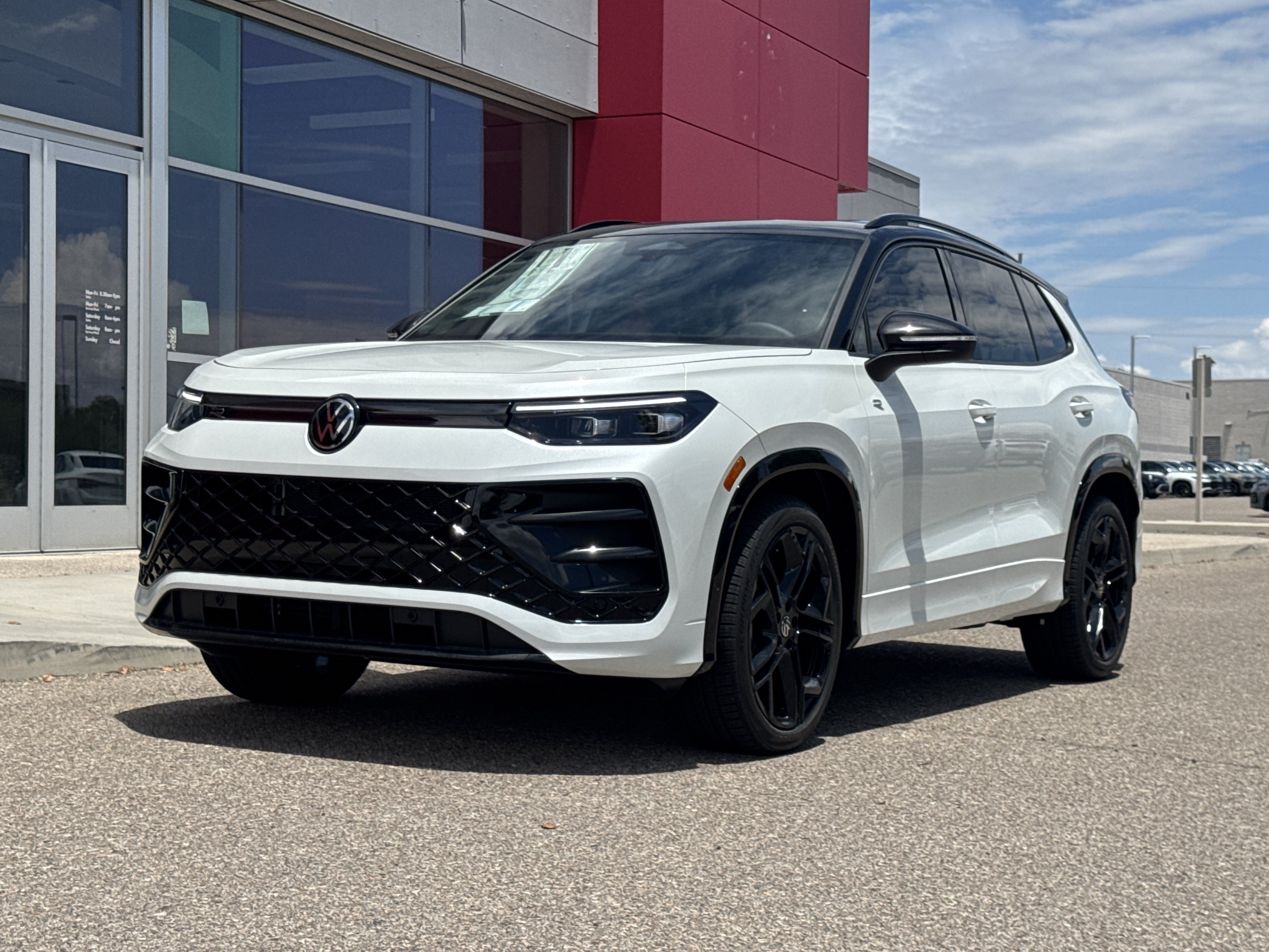 New 2026 Volkswagen Tiguan SE R-Line FWD image 1