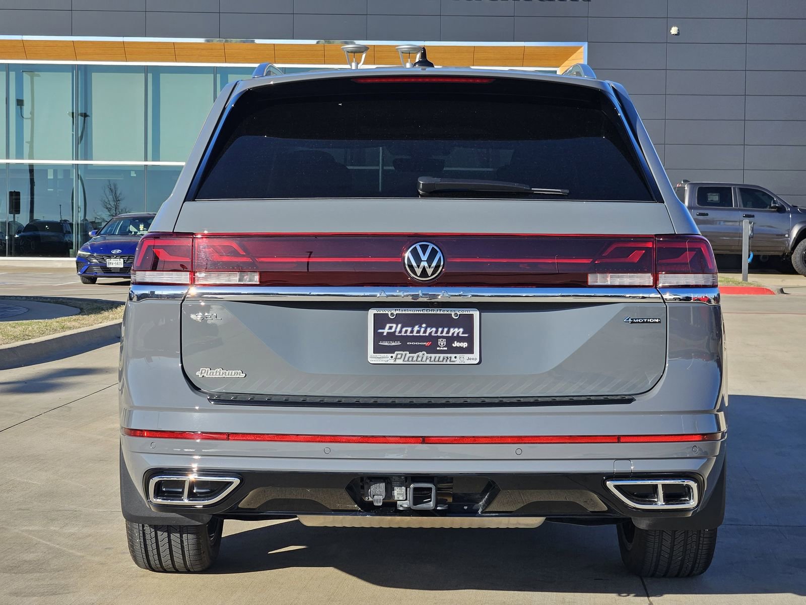 Used 2025 Volkswagen Atlas SEL Premium R-Line image 8
