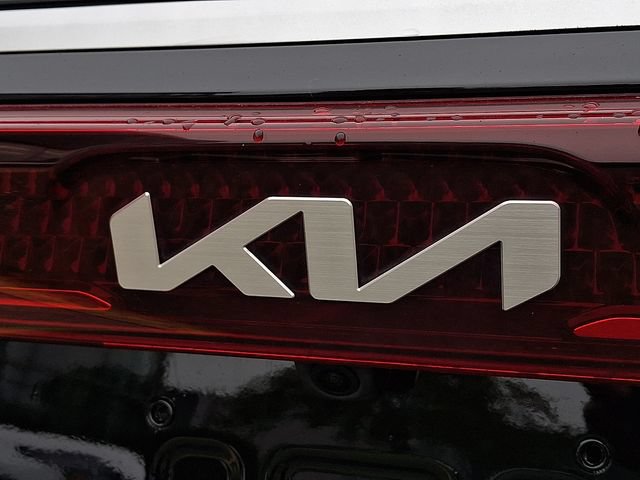 Certified 2023 Kia Carnival LX FWD image 30