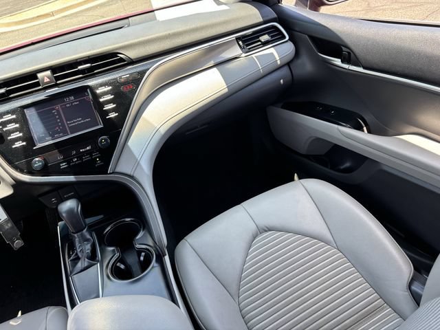 Used 2018 Toyota Camry SE FWD image 16