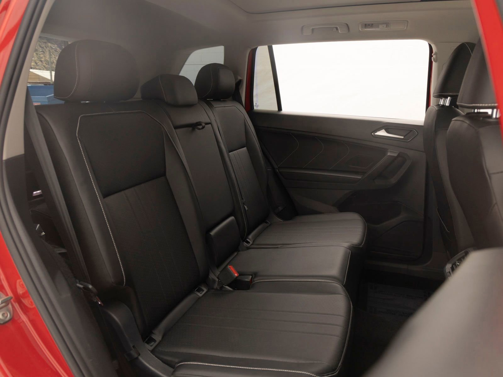 Used 2022 Volkswagen Tiguan SE w/ Panoramic Sunroof Package image 23