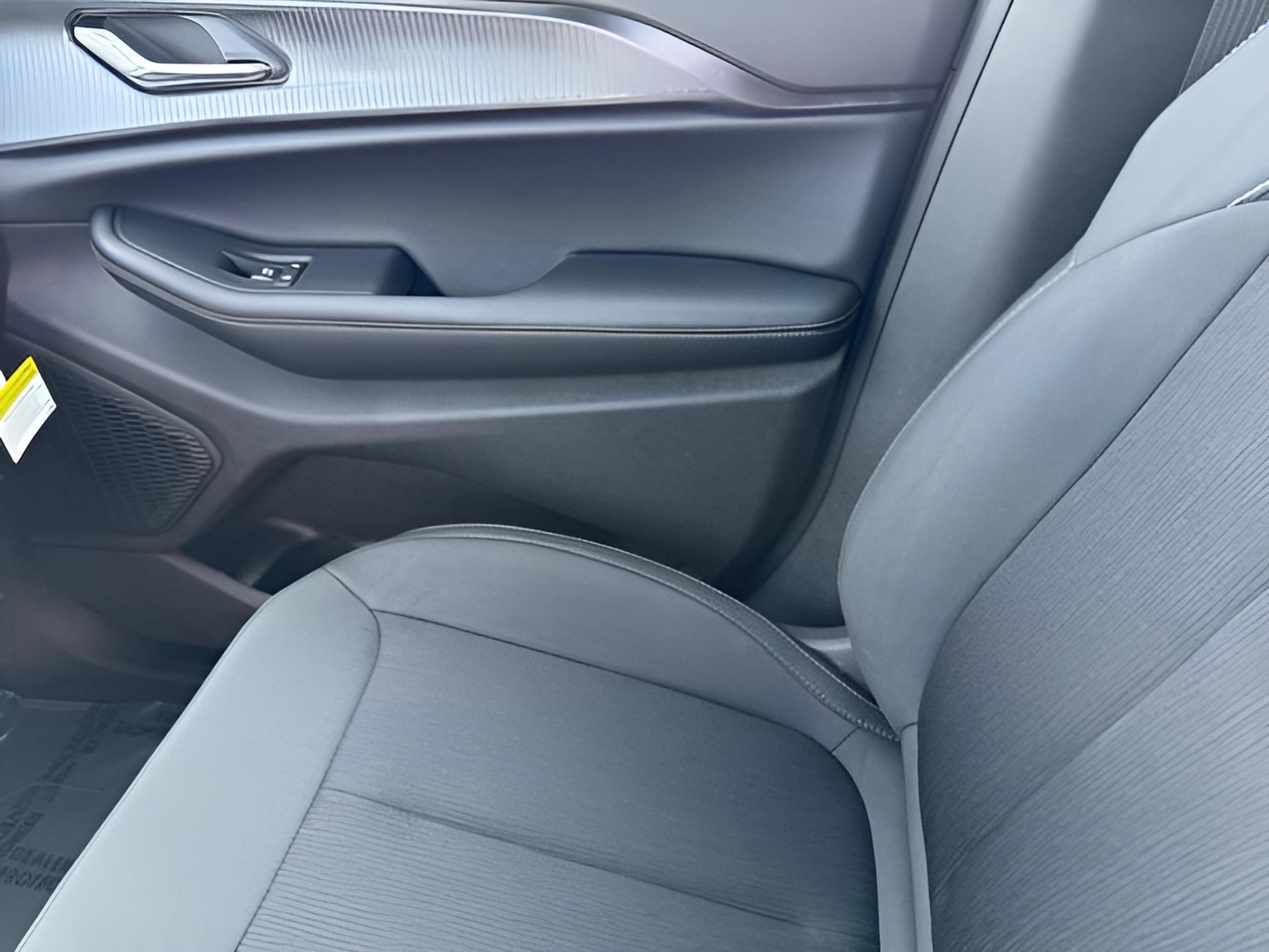 New 2025 Jeep Grand Cherokee L Laredo image 23