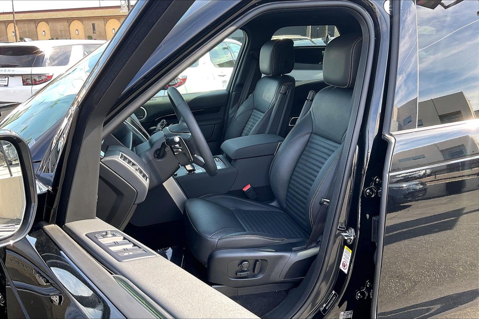 Certified 2025 Land Rover Discovery S AWD/4WD image 8