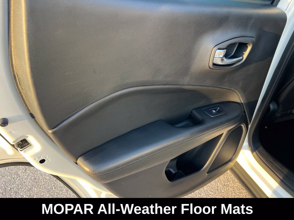 Used 2020 Jeep Compass Latitude FWD image 23
