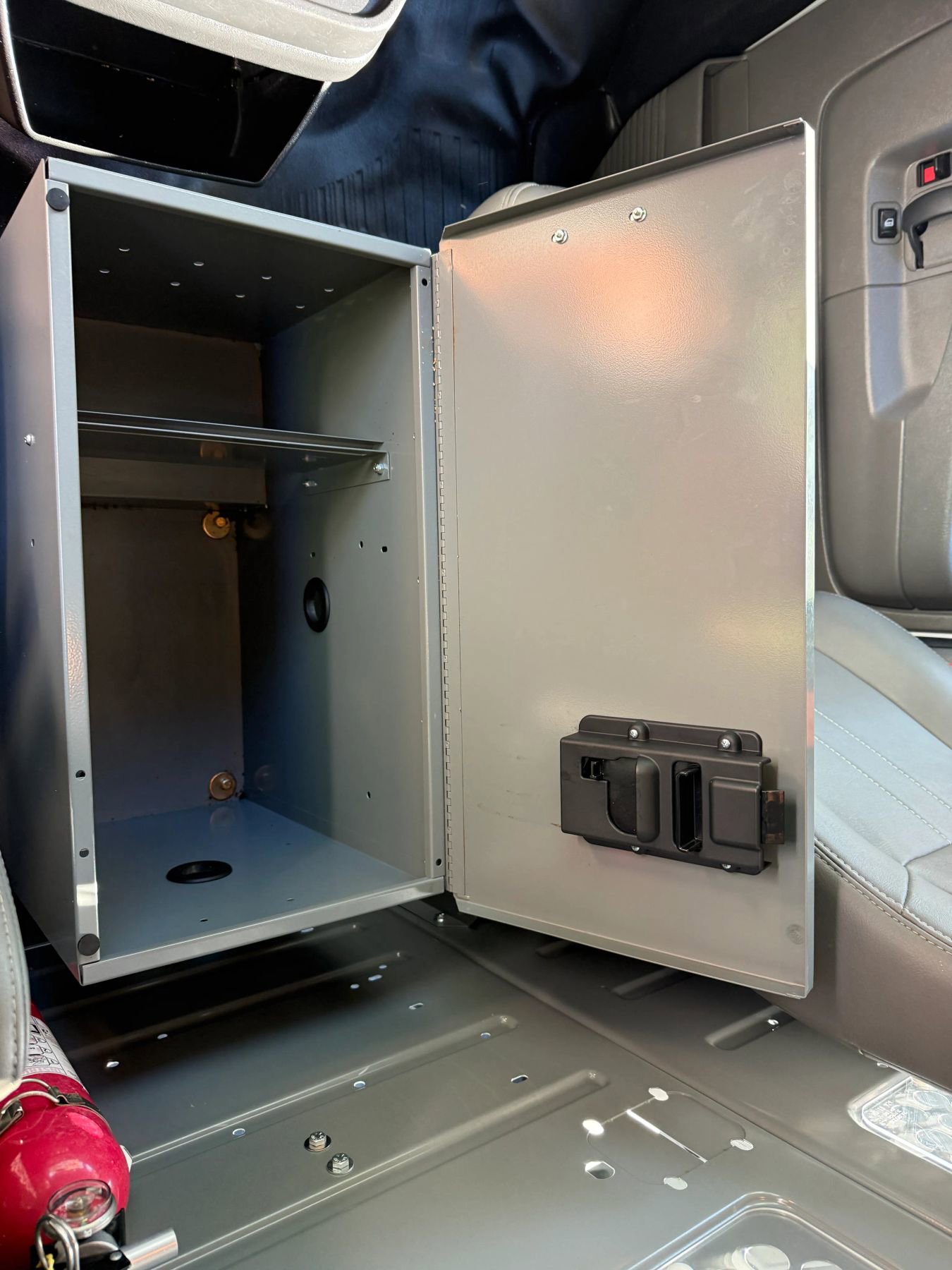 Used 2015 Chevrolet Express 2500 image 31