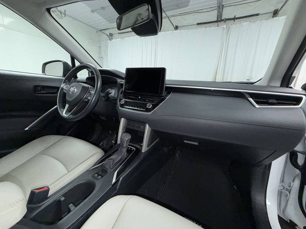 Used 2023 Toyota Corolla Cross LE w/ Moonroof Package AWD/4WD image 13