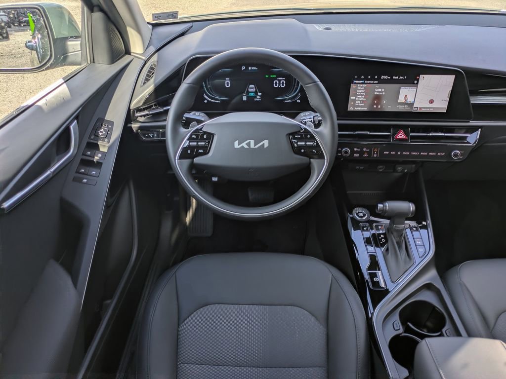 Used 2025 Kia Niro EX image 16