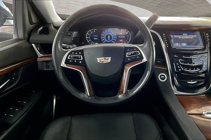 Used 2016 Cadillac Escalade Premium RWD image 4