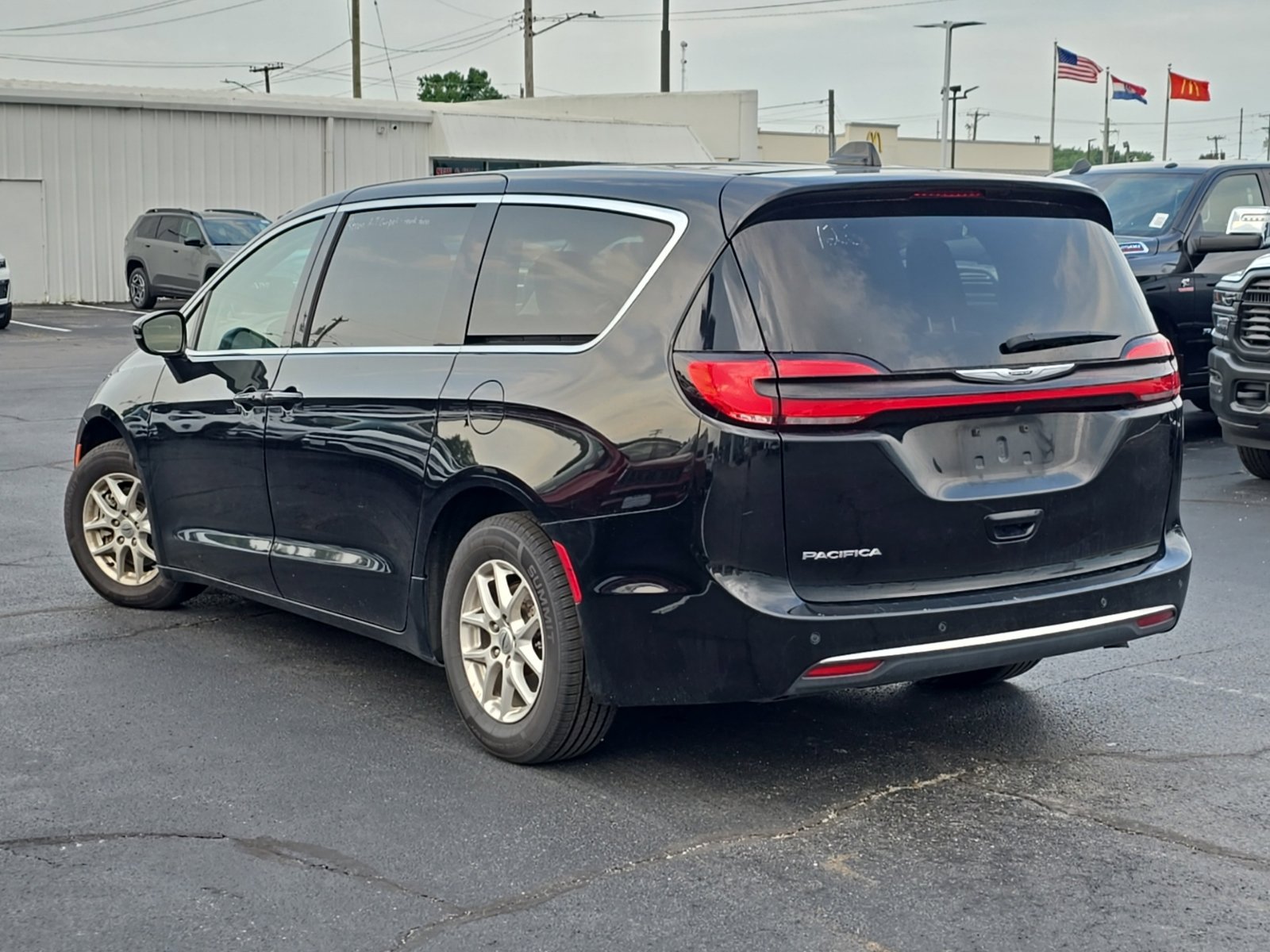 Used 2024 Chrysler Pacifica Touring-L FWD image 52