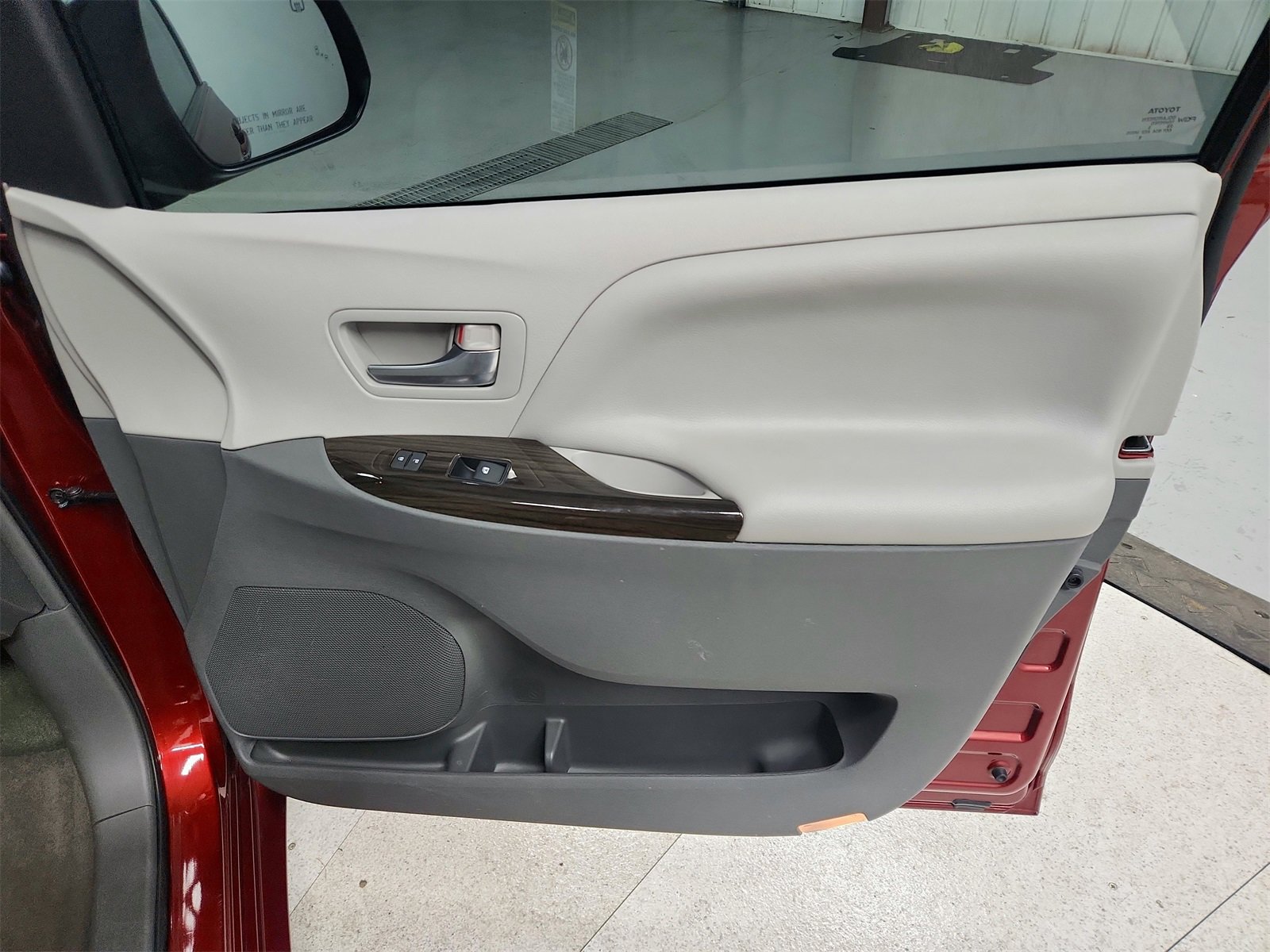 Used 2015 Toyota Sienna XLE Premium image 38