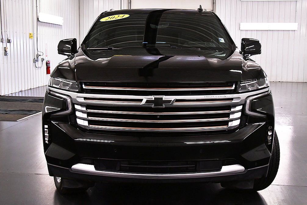 Used 2024 Chevrolet Suburban High Country AWD/4WD image 2