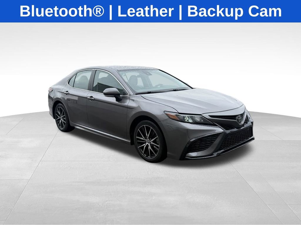 Used 2024 Toyota Camry SE image 1