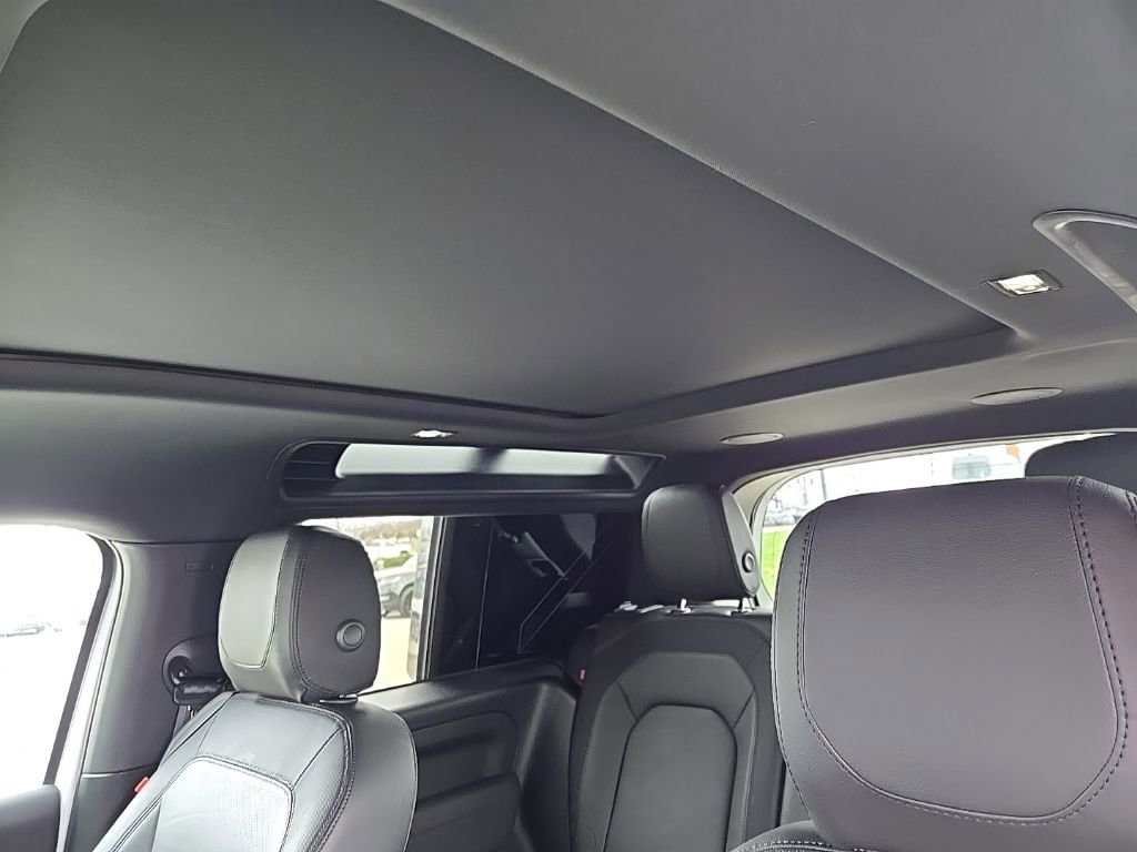 Used 2023 Land Rover Defender 90 X-Dynamic SE image 16
