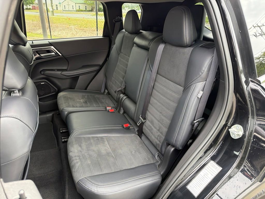 Used 2025 Mitsubishi Outlander SE FWD image 18
