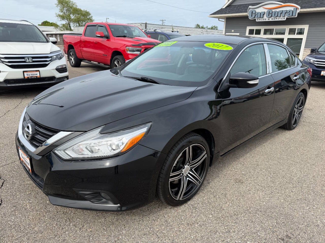 Used 2017 Nissan Altima 2.5 SL w/ Moonroof Package