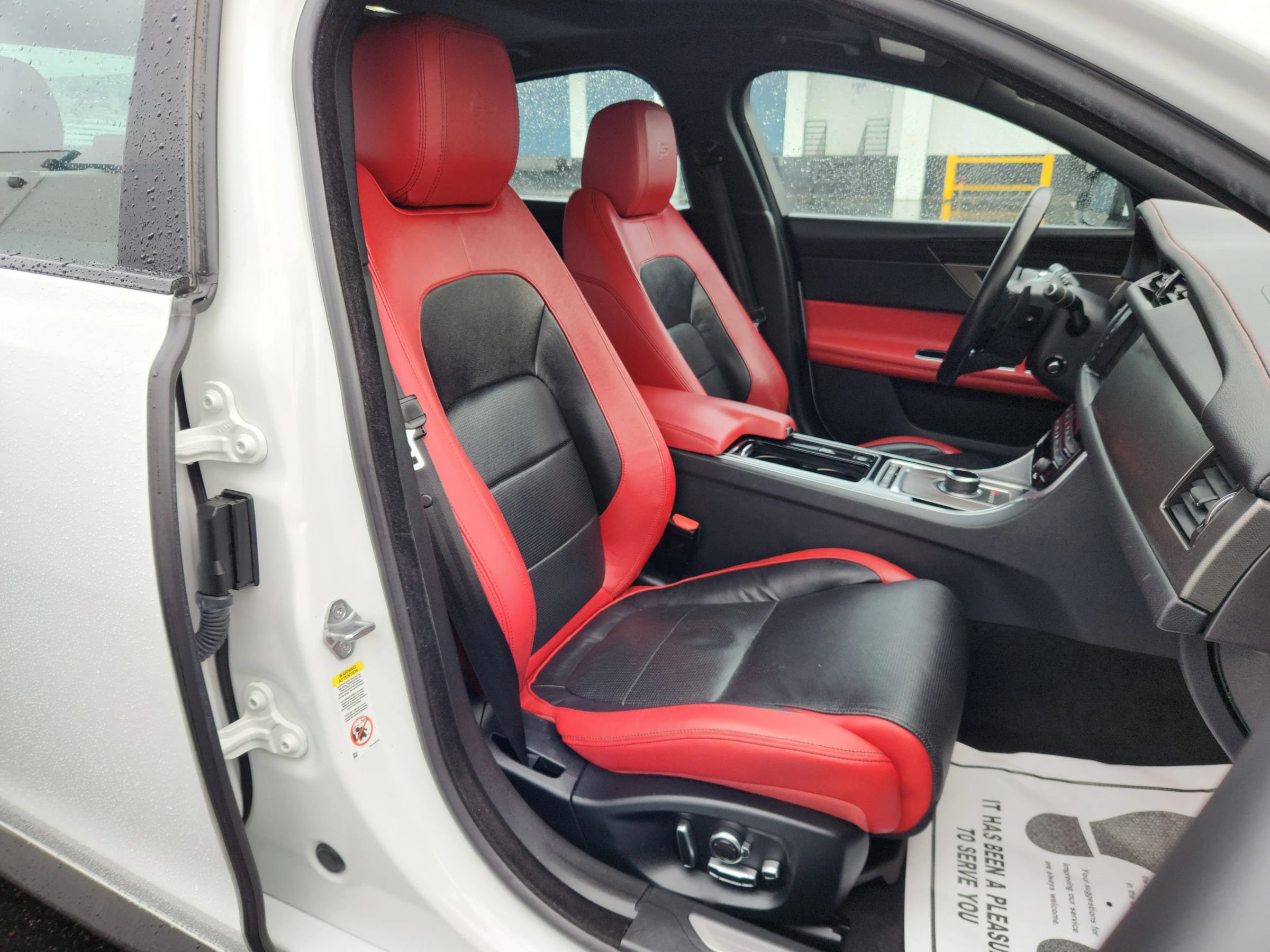 Used 2017 Jaguar XF S RWD image 21