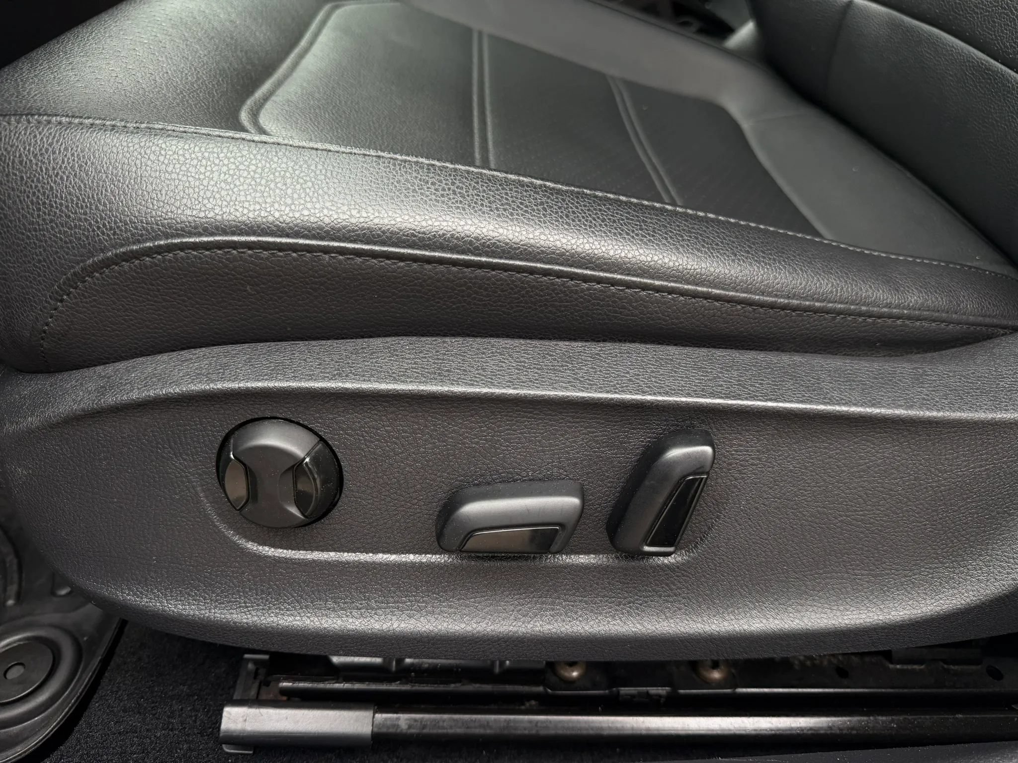 Used 2019 Volkswagen Passat 2.0T Wolfsburg FWD image 22