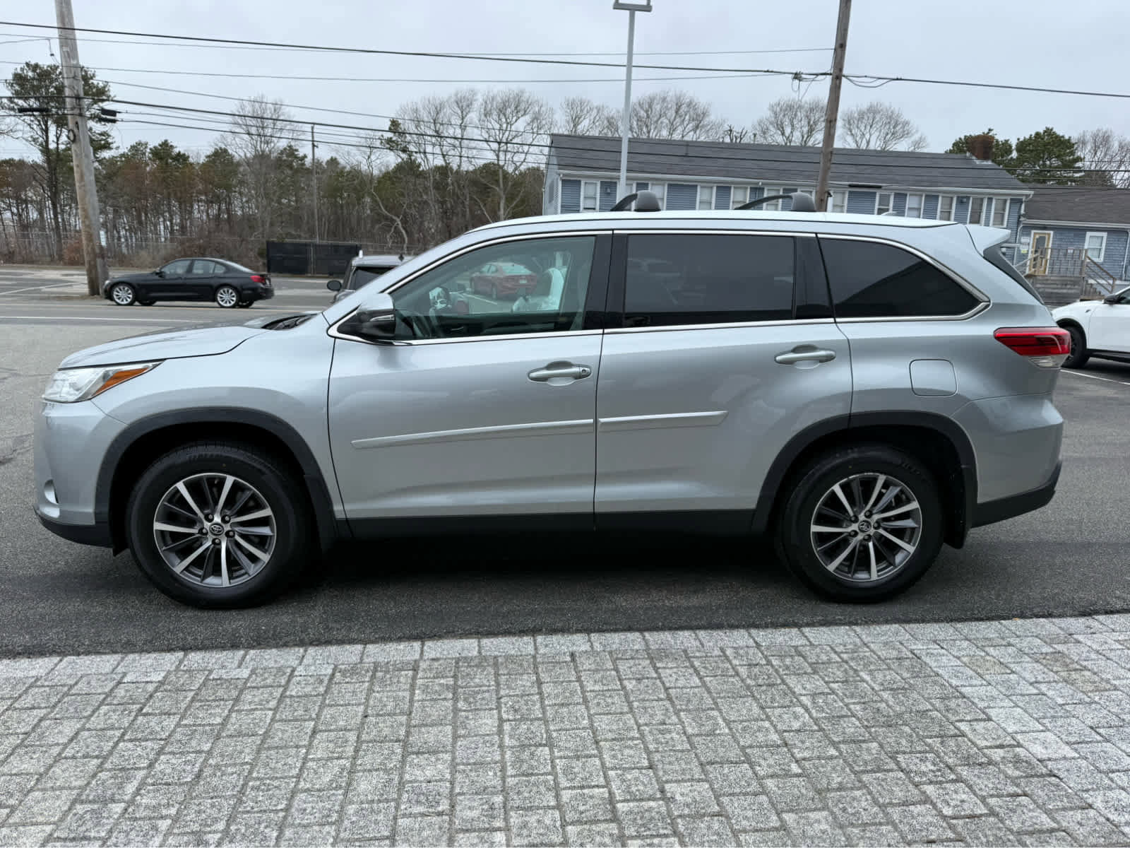 Used 2019 Toyota Highlander XLE image 5
