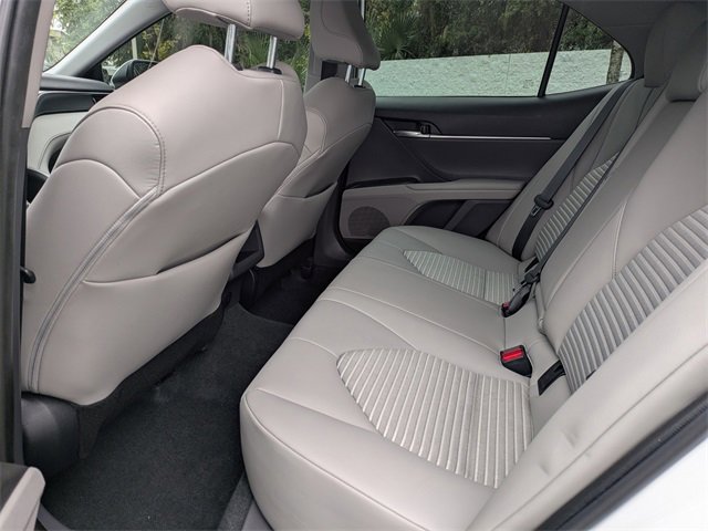 Used 2023 Toyota Camry SE image 5