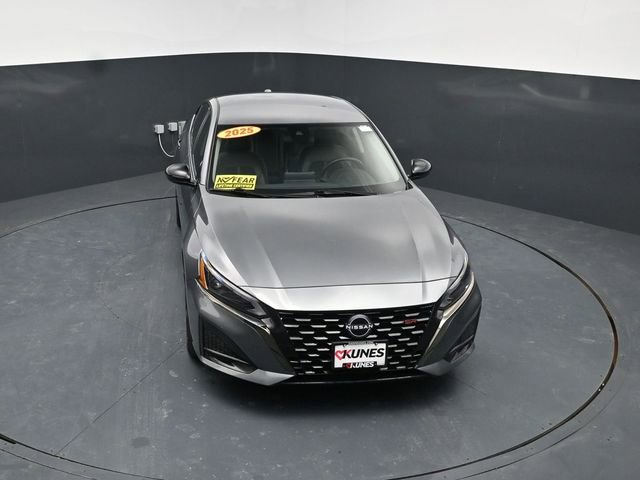 Used 2025 Nissan Altima 2.5 SR image 39