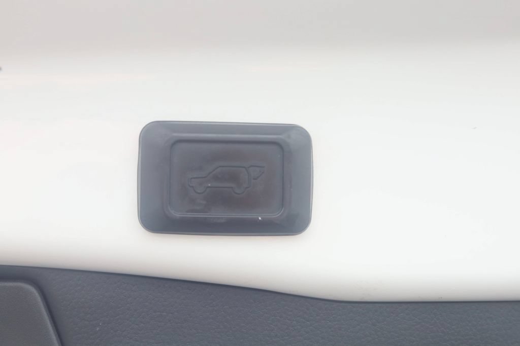 Certified 2020 Toyota RAV4 XLE w/ Convenience Package AWD/4WD image 24