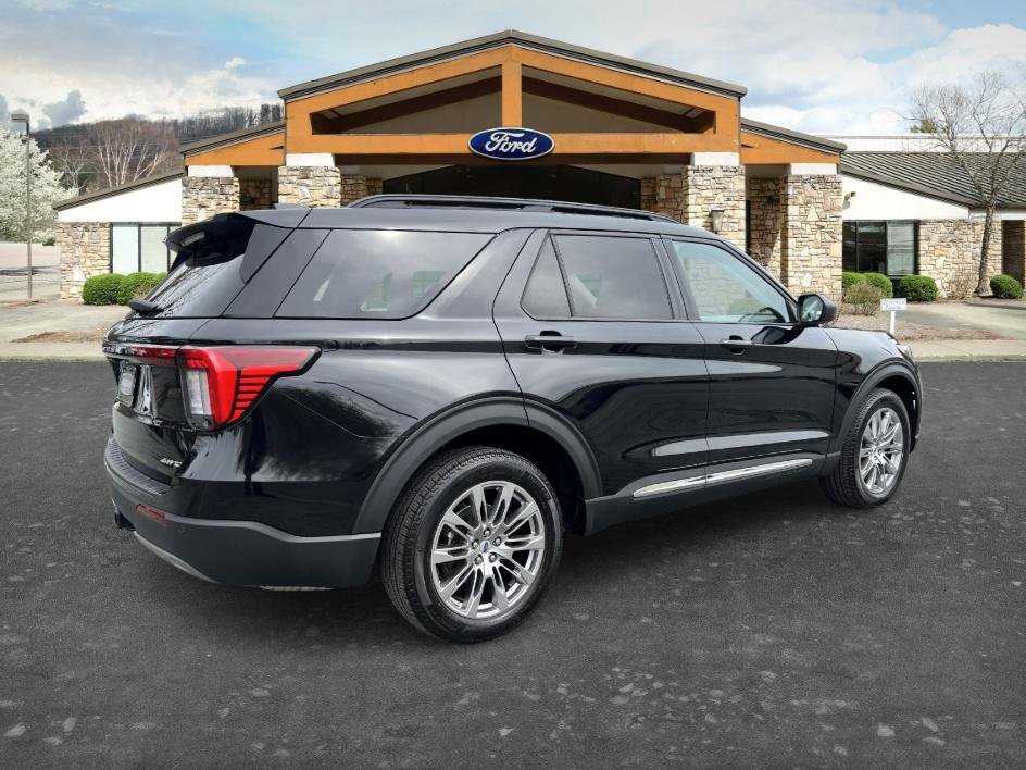 Used 2025 Ford Explorer Active w/ Active Comfort Package image 5