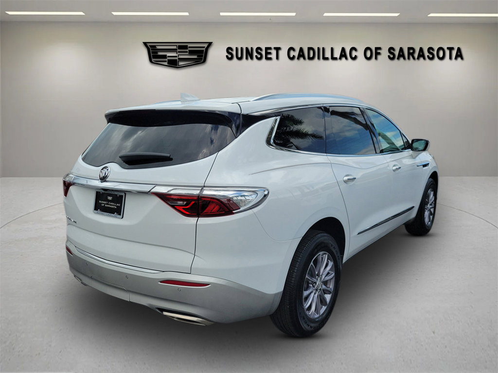 Used 2024 Buick Enclave Essence image 4