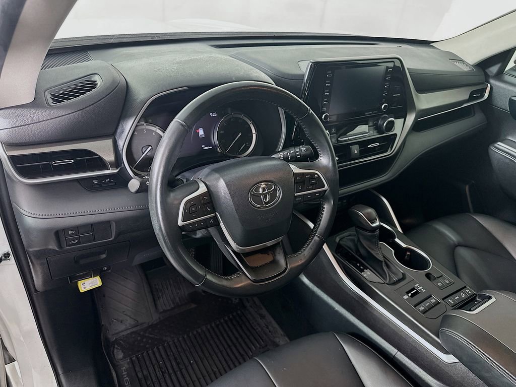 Used 2022 Toyota Highlander XLE image 30