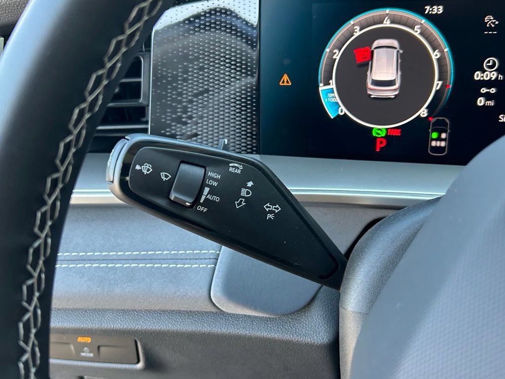 New 2026 Volkswagen Tiguan SE FWD image 22