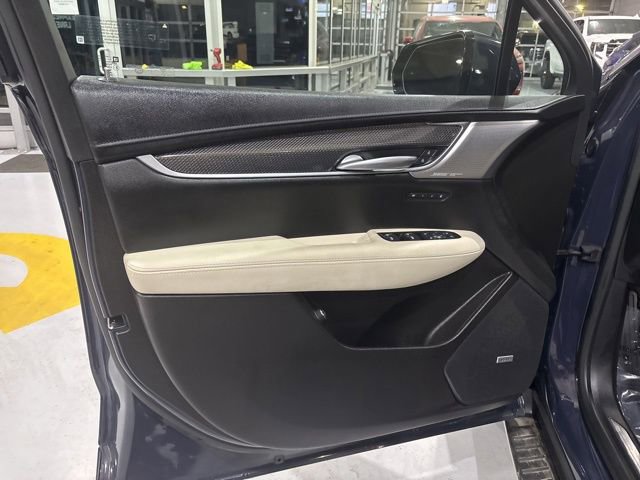 Certified 2025 Cadillac XT5 Sportv w/ Technology Package image 11