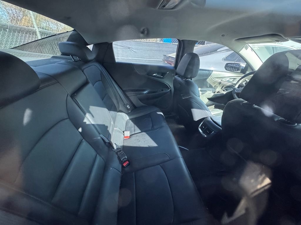 Used 2016 Chevrolet Malibu LT w/ Leather Package image 4