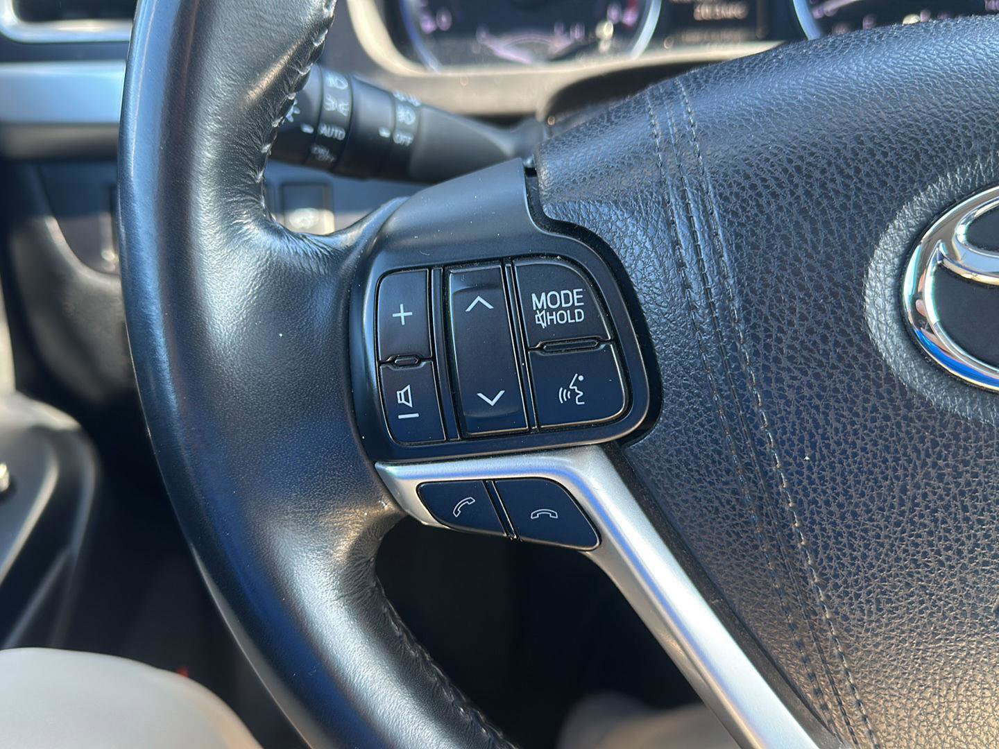 Used 2017 Toyota Highlander Limited AWD/4WD image 18