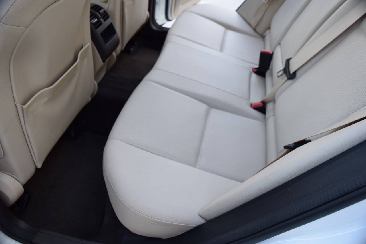 Used 2013 Mercedes-Benz GLK 250 BlueTEC 4MATIC image 42