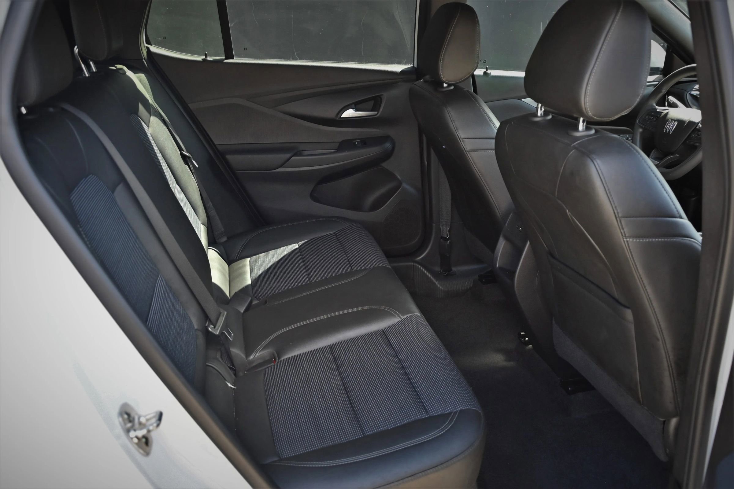 Used 2025 Buick Envista Preferred w/ Convenience II Package image 17
