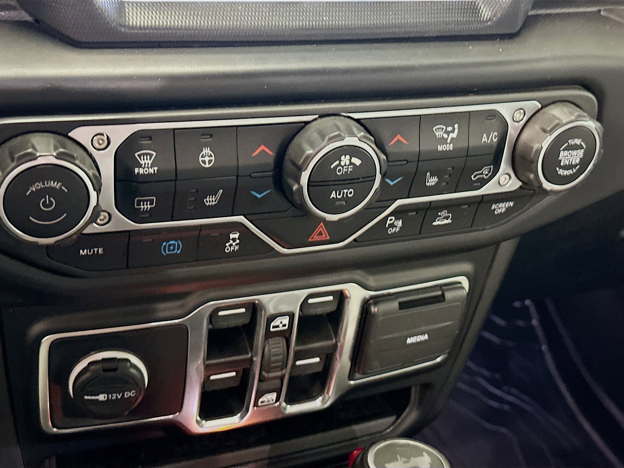 Used 2023 Jeep Wrangler Unlimited Sahara image 24