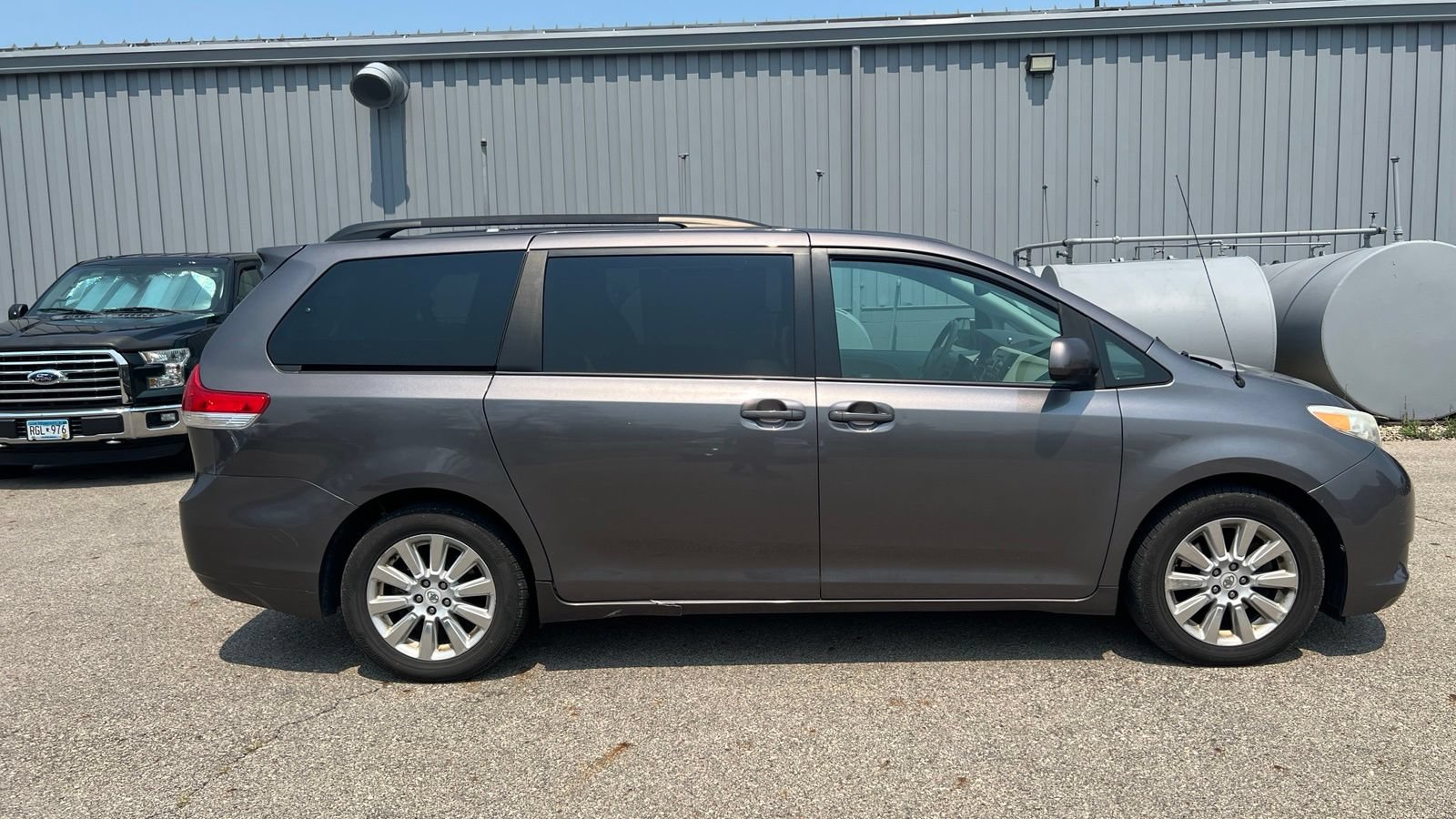 Used 2012 Toyota Sienna XLE AWD/4WD image 4
