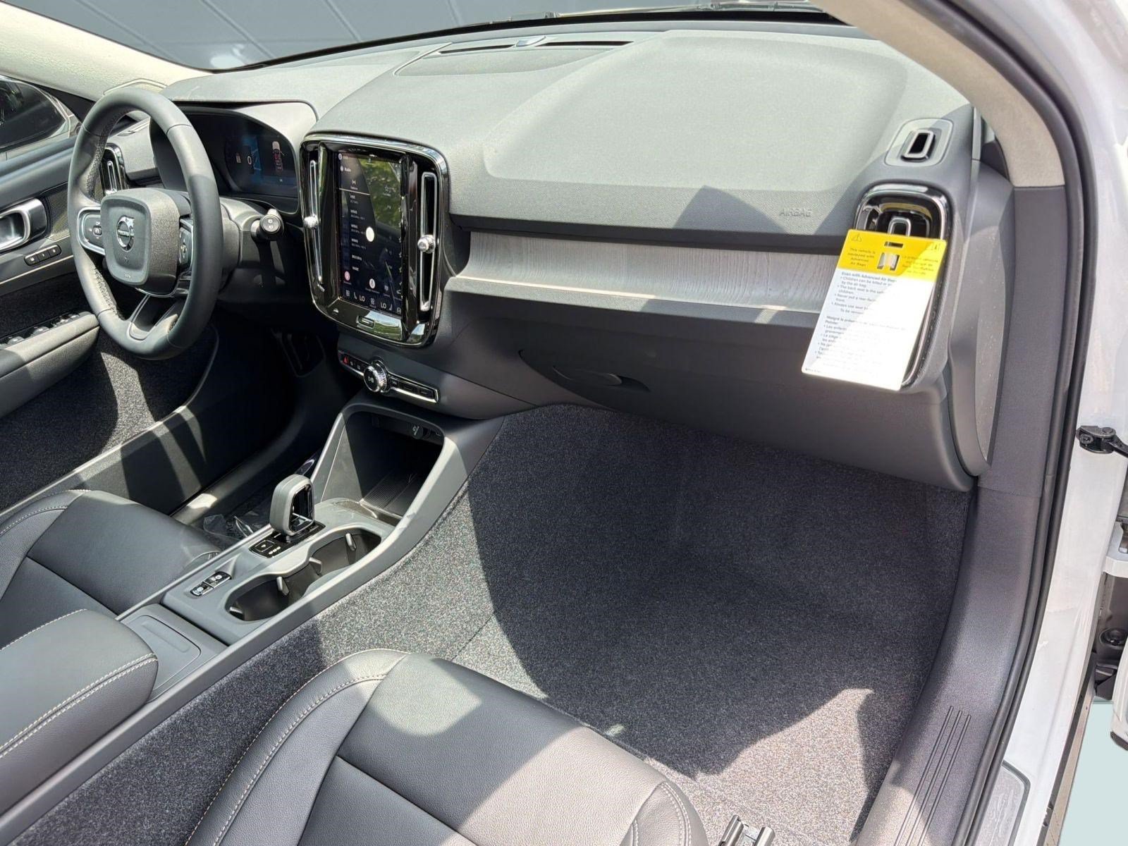 New 2026 Volvo XC40 B4 Core w/ Protection Package FWD image 31