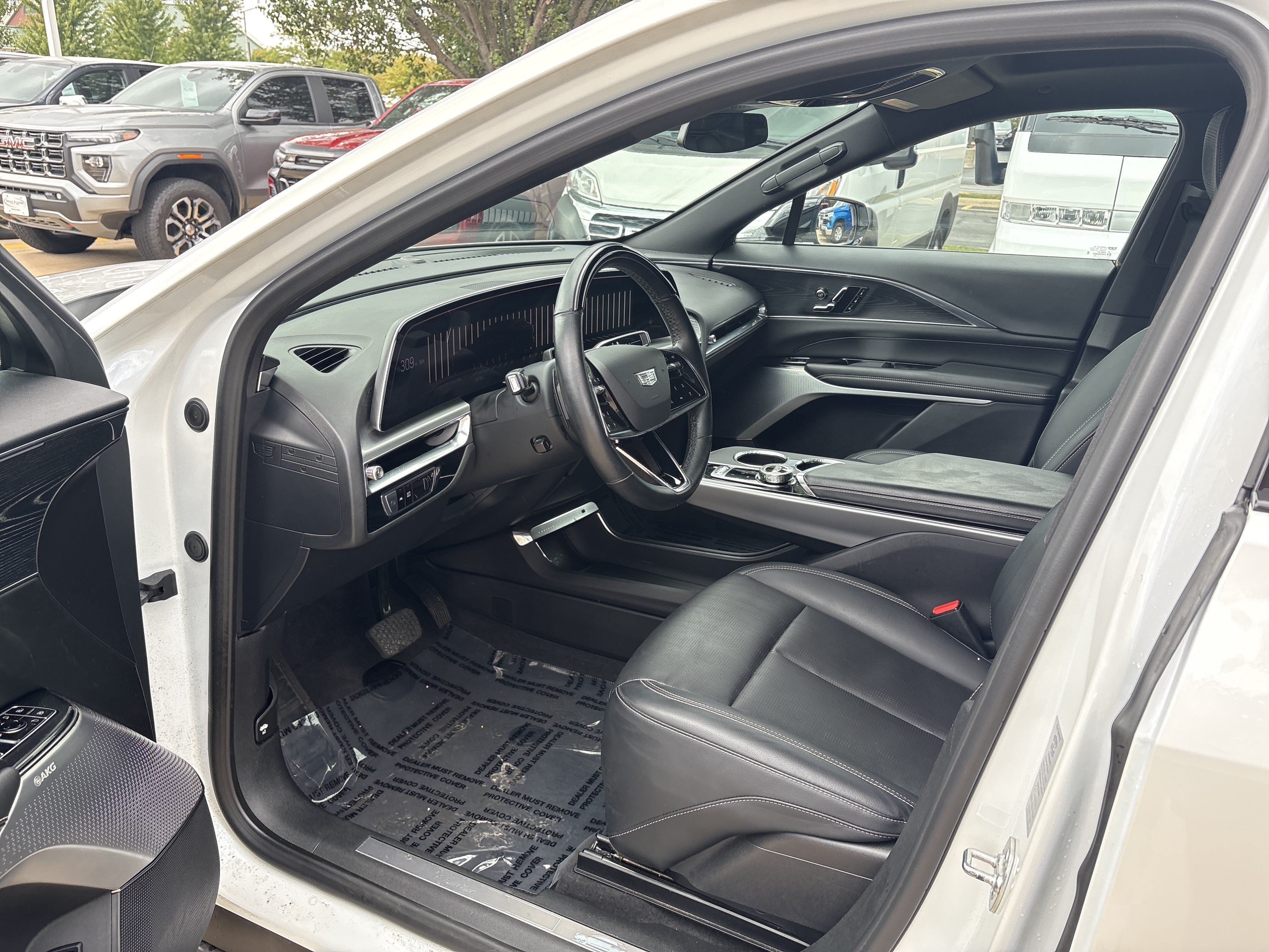 Used 2024 Cadillac Lyriq Sport w/ LPO, Floor Liner Package AWD/4WD image 11