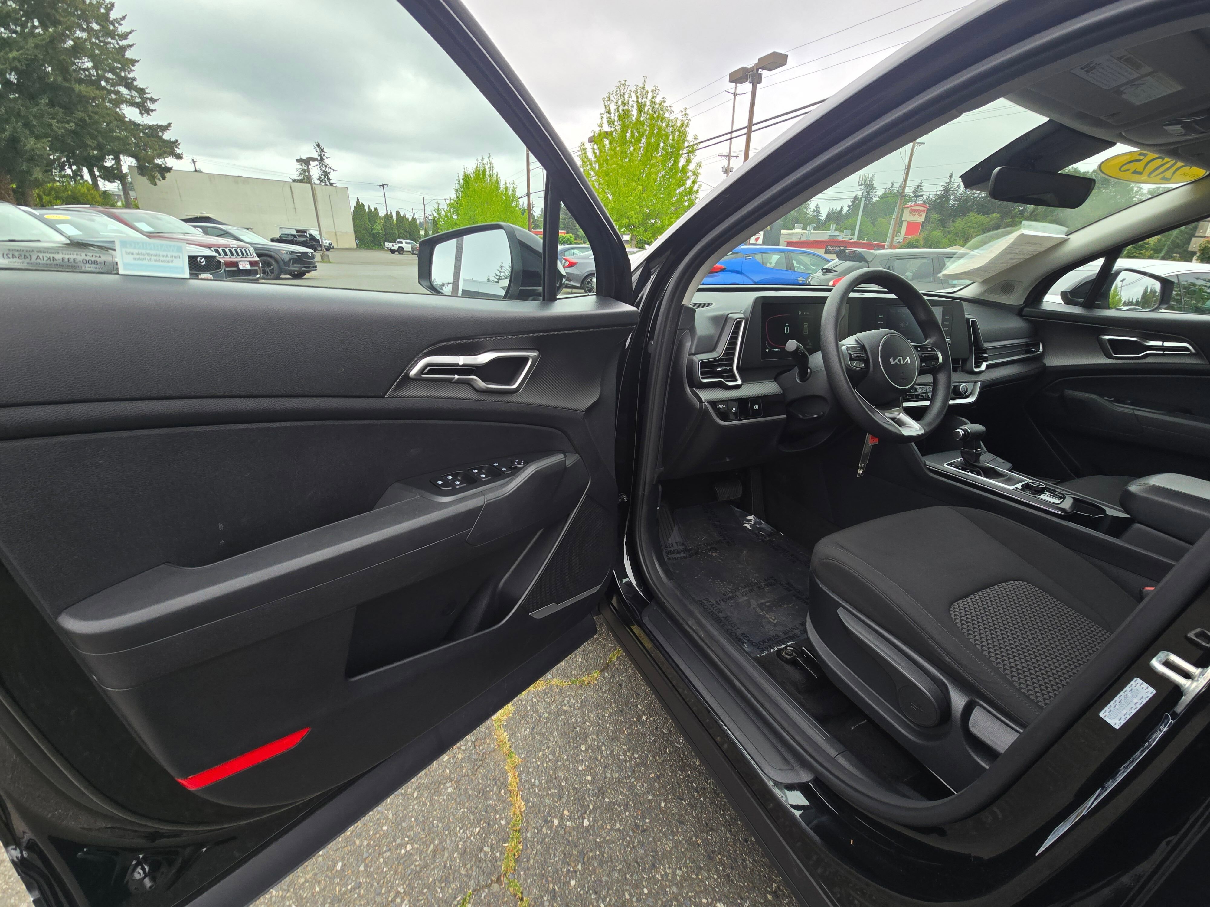 Used 2025 Kia Sportage LX FWD image 20