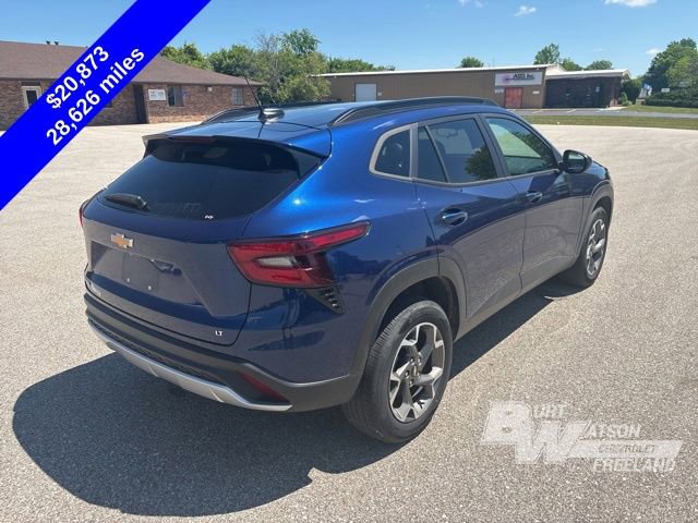 Used 2024 Chevrolet Trax LT w/ Sunroof Package FWD image 6