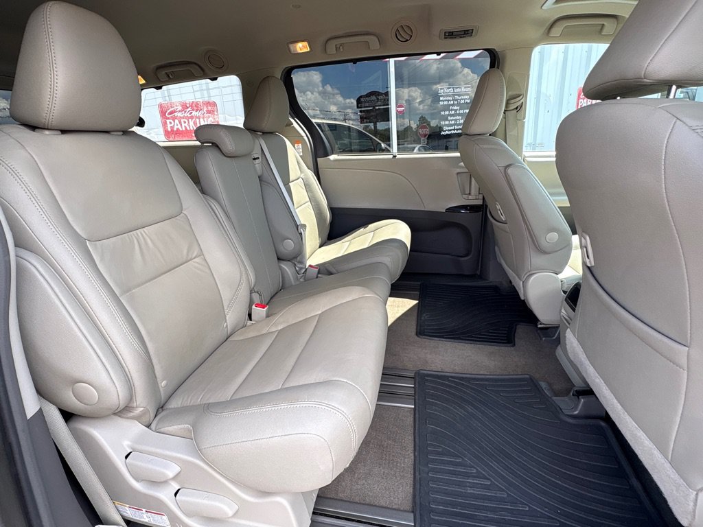 Used 2017 Toyota Sienna XLE w/ XLE Navigation Package FWD image 16