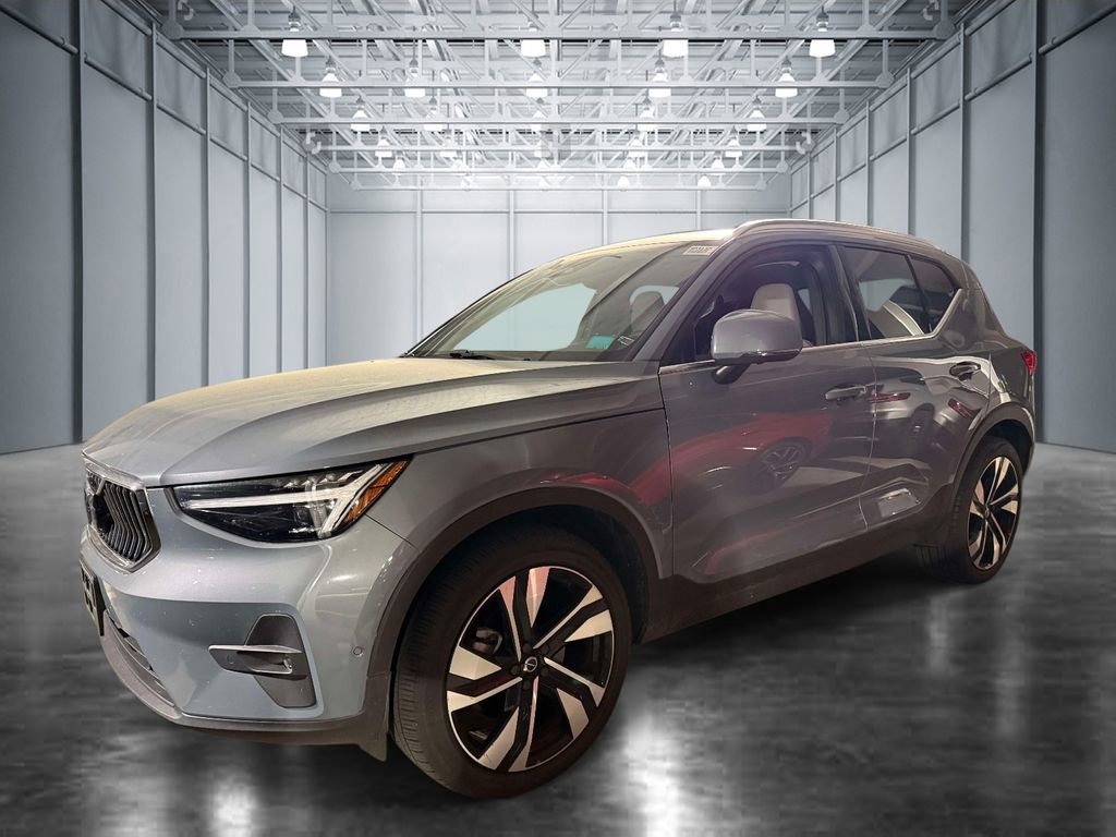 Used 2023 Volvo XC40 B5 Ultimate w/ Protection Package Premier AWD/4WD image 1