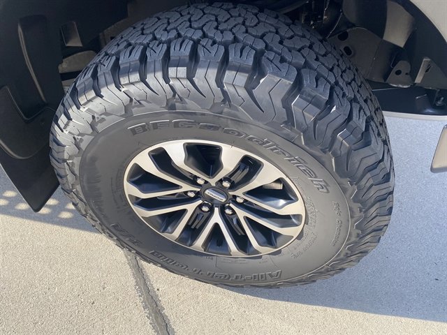 Certified 2020 Ford F150 Raptor w/ Equipment Group 802A Luxury image 4