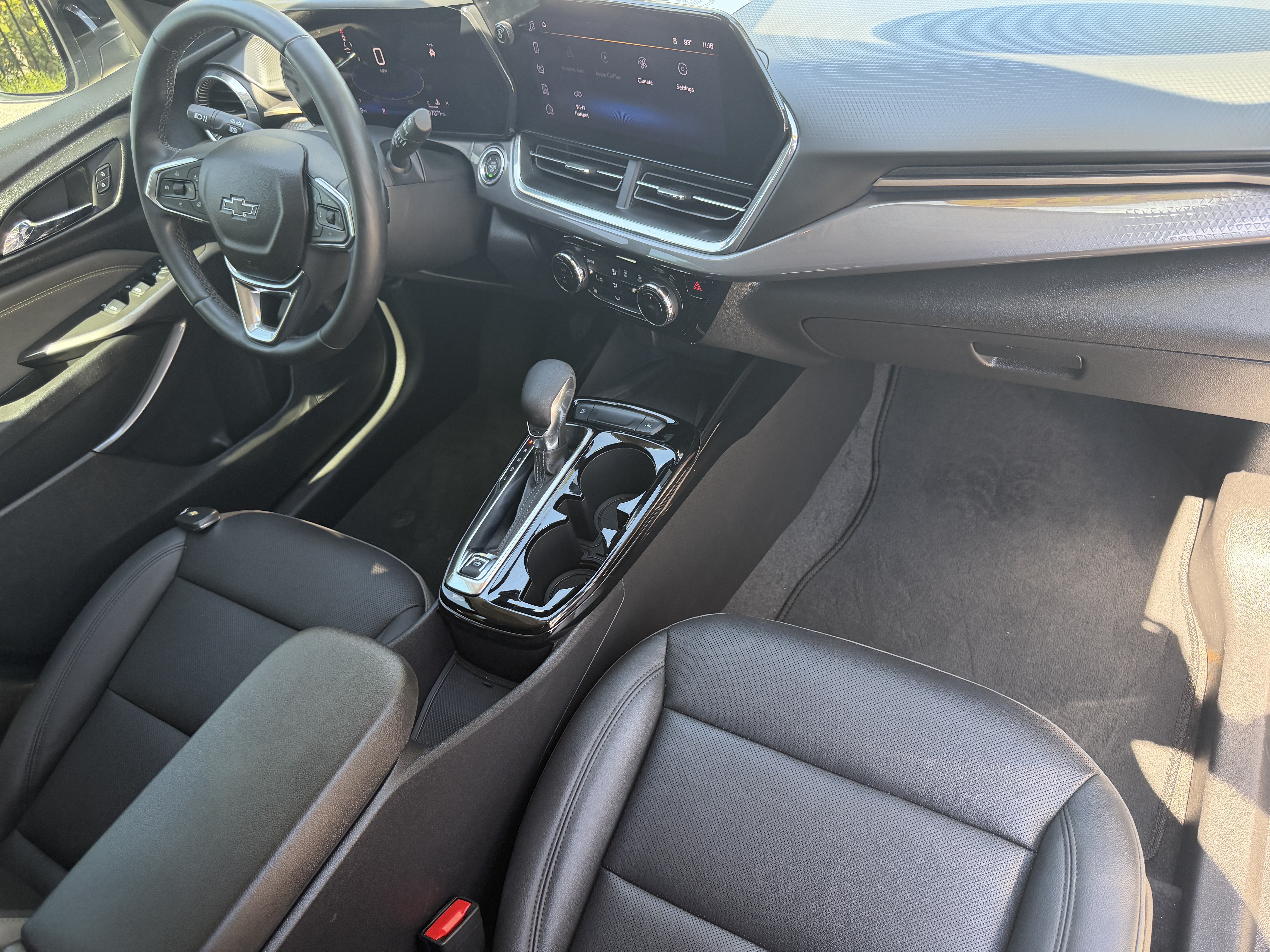 Used 2025 Chevrolet Trax ACTIV w/ Sunroof Package FWD image 13