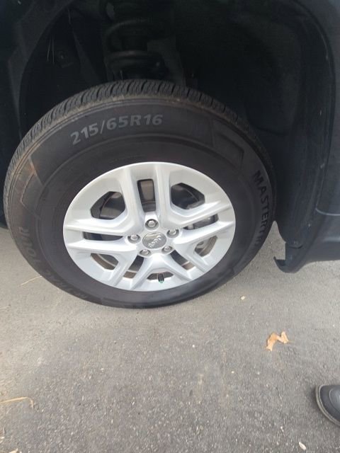 Used 2020 Jeep Compass Sport w/ Cold Weather Group image 11