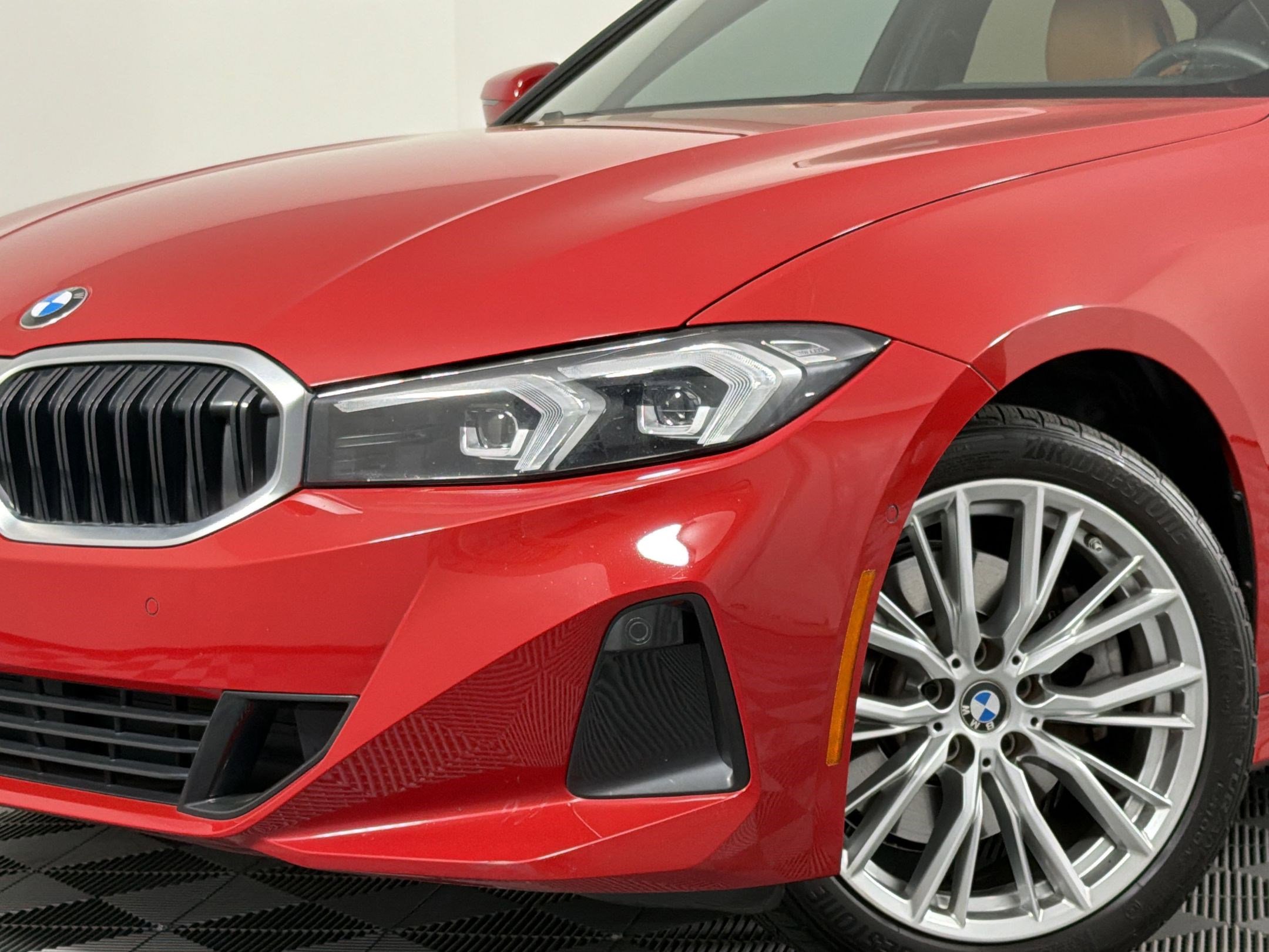 Used 2023 BMW 330i Sedan w/ Premium Package image 11