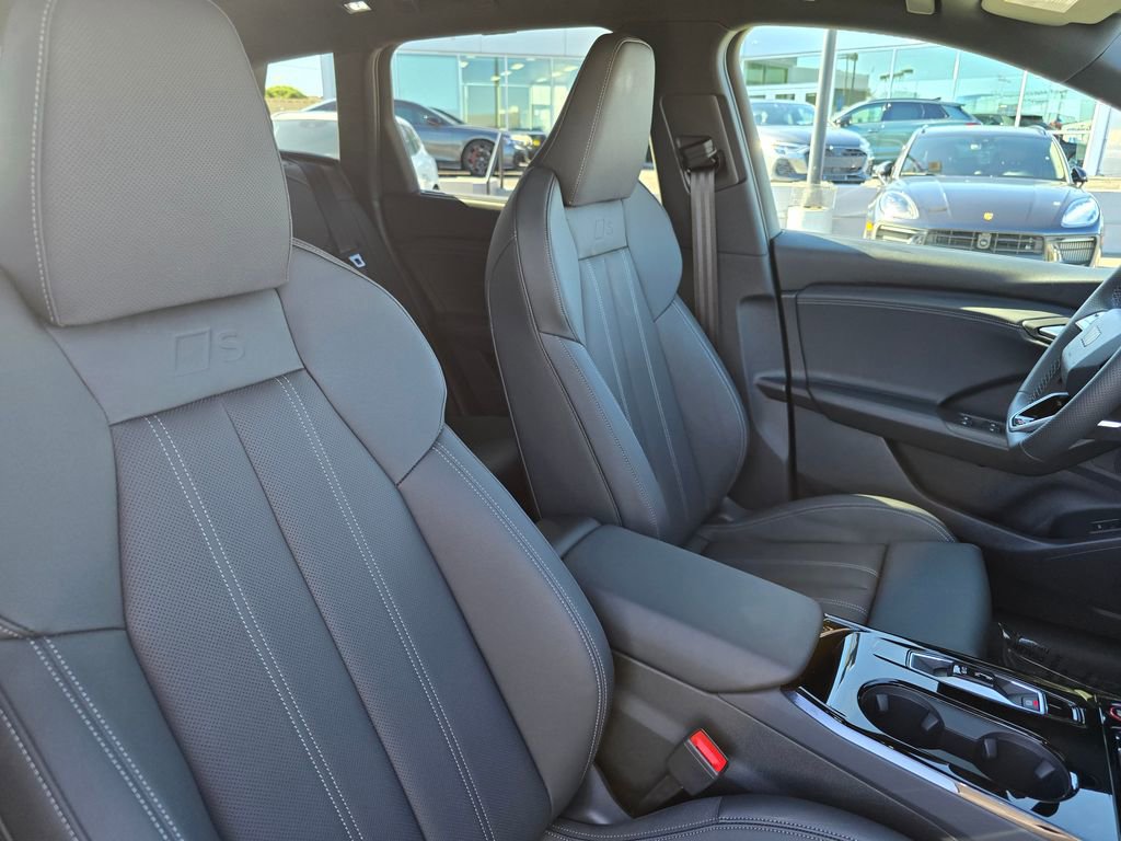 New 2027 Audi SQ6 e-tron Premium Plus AWD/4WD image 13